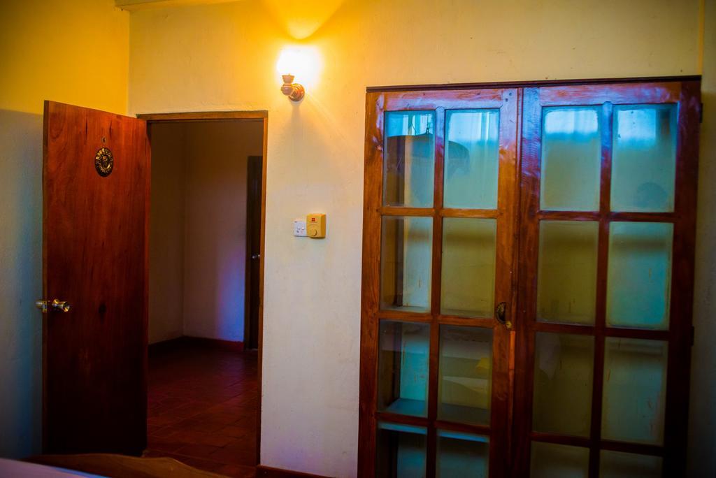 Hotel Gem Land Ratnapura Phòng bức ảnh